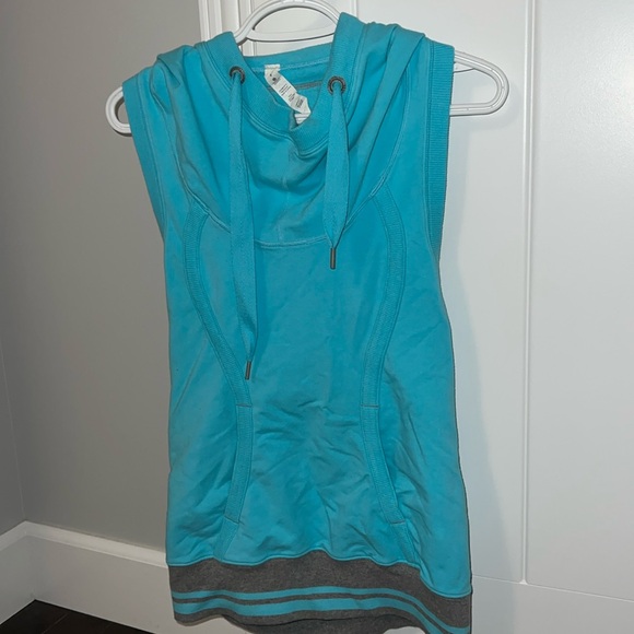 Lululemon Sleeveless SCUBA Hoodie - Picture 3 of 8